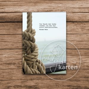 Trauerkarte mit maritimem Motiv: verknotetes Seil vor ruhigem Meer, mit Trauerspruch von Thomas Mann
