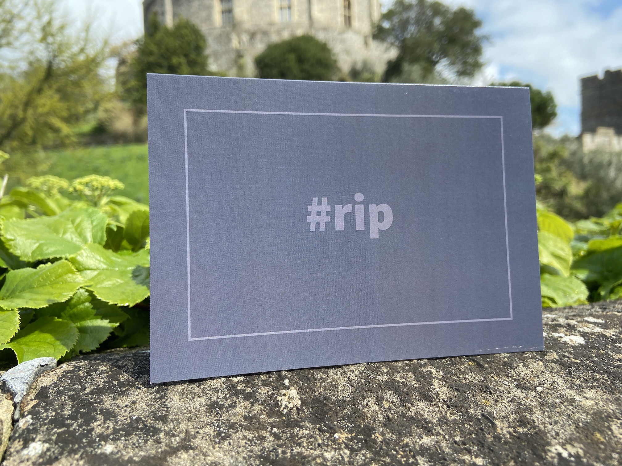 Trauerkarte rip auf einer Mauer auf Windsor Castle